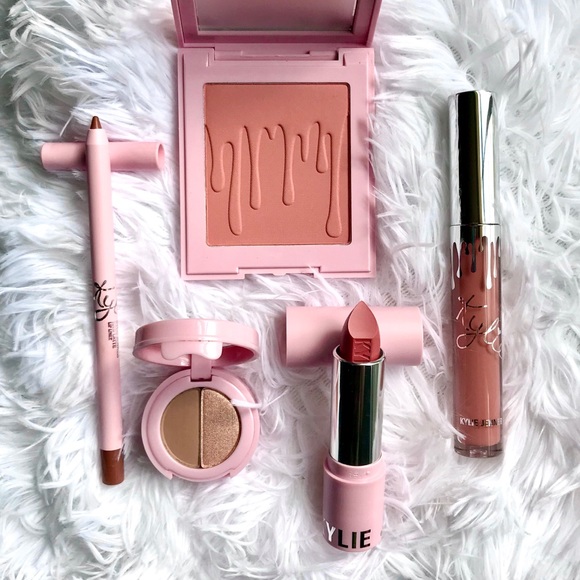 NEW Kylie Cosmetics Holiday Set - Picture 1 of 6